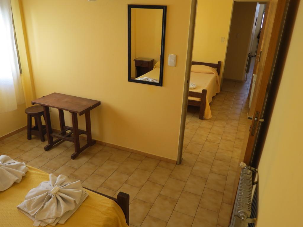 Hotel Arenales Villa Carlos Paz Bilik gambar